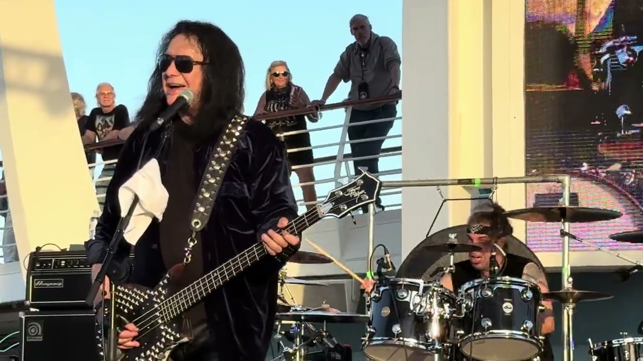 GENE SIMMONS - Cold Gin - Rock Legends Cruise XIII 