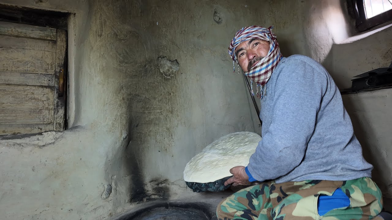 اغا سلمان در نبود مادر سهیلا در تنور نان پخت ❤️😃🫣