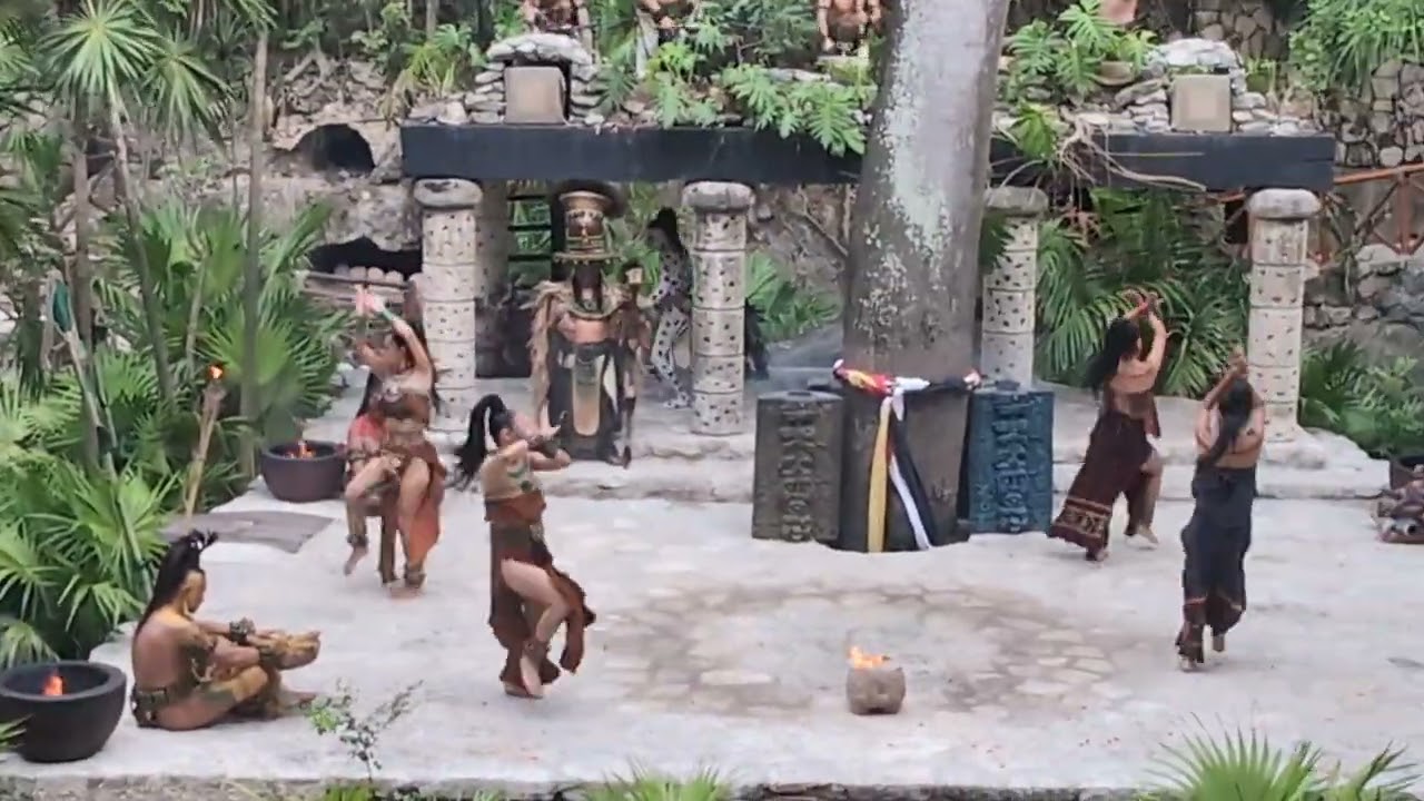 Xcaret show pueblo maya