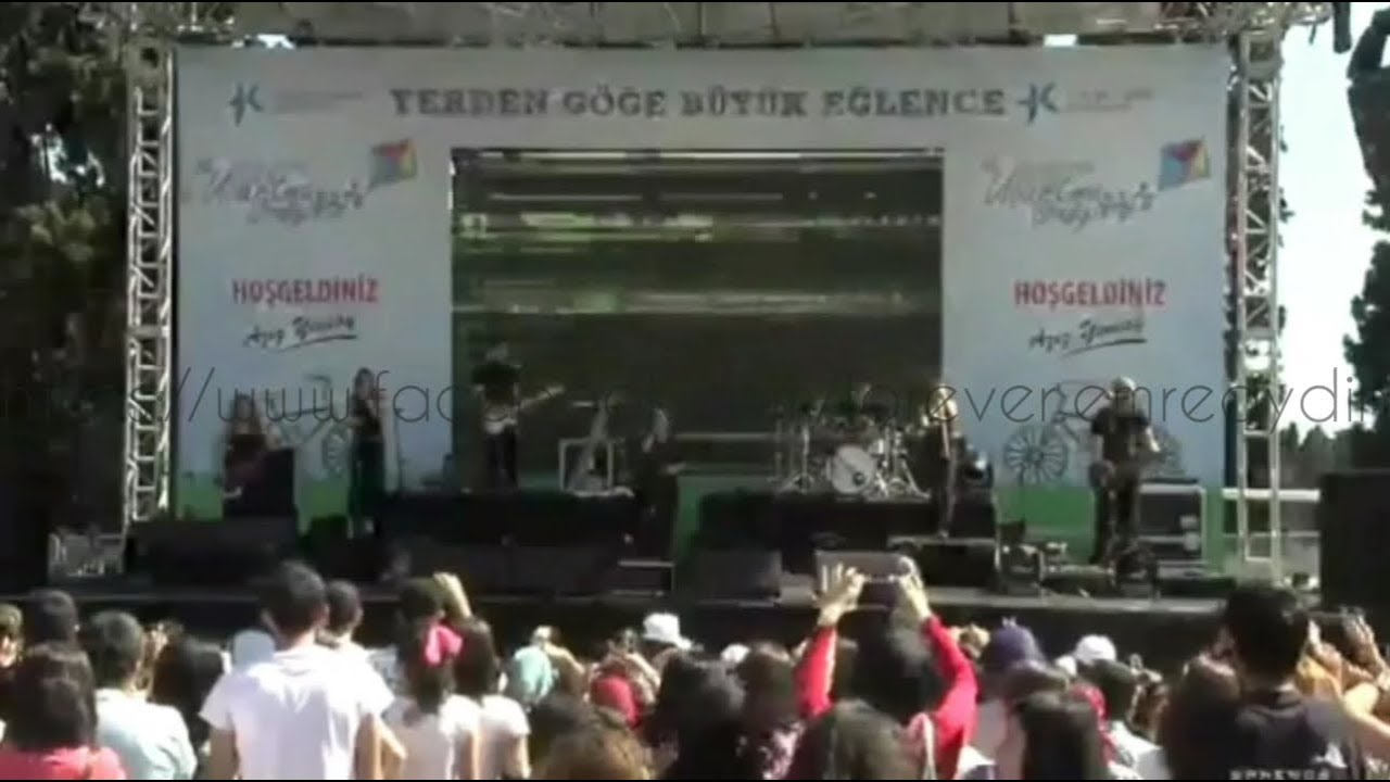 Ezgi Yelen & Emre Aydın-Beni Hatırla cover canlı performans 2013 @emreaydn1605