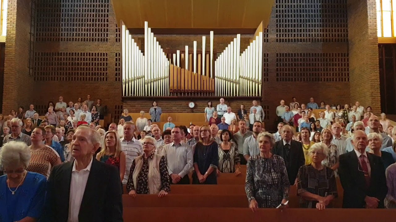 Sondagoggend sang Liedboek 488, Helder skyn ons lig,   begelei deur Rolf Rencken