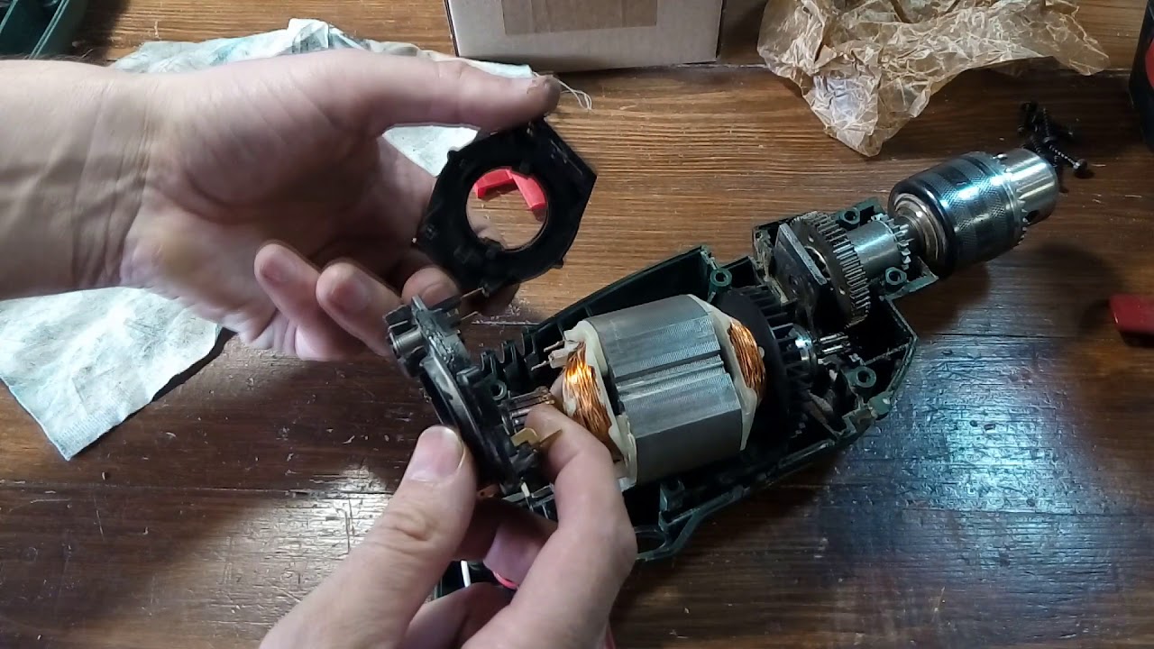 Ремонт дрели Bosch PSB 530 RE, шпиндель и щеткодержатель.
