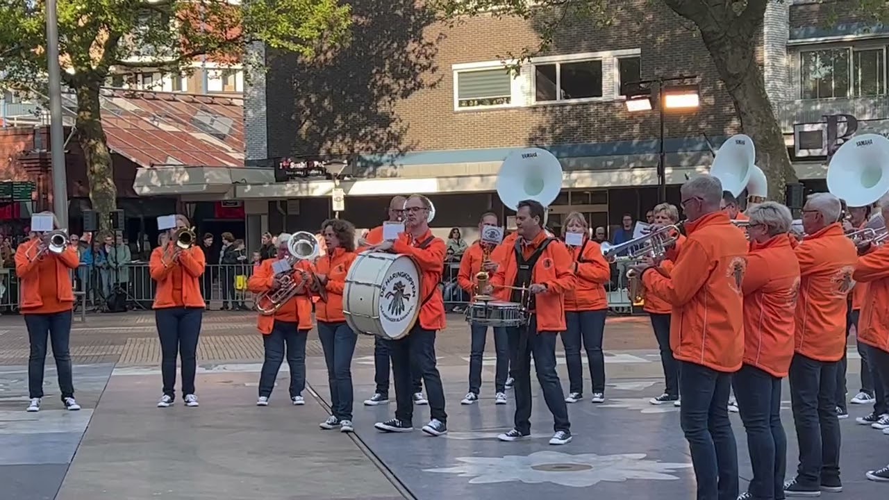 Bevrijdingstaptoe Vlaardingen 2022 : Blaaskapel De Haringkoppen