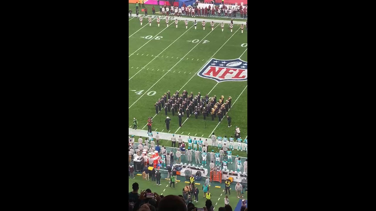 As&iacute; sono el HIMNO de ESPA&Ntilde;A en el BERNAB&Eacute;U | NFL MADRID GAME | DOLPHINS vs. COMMANDERS