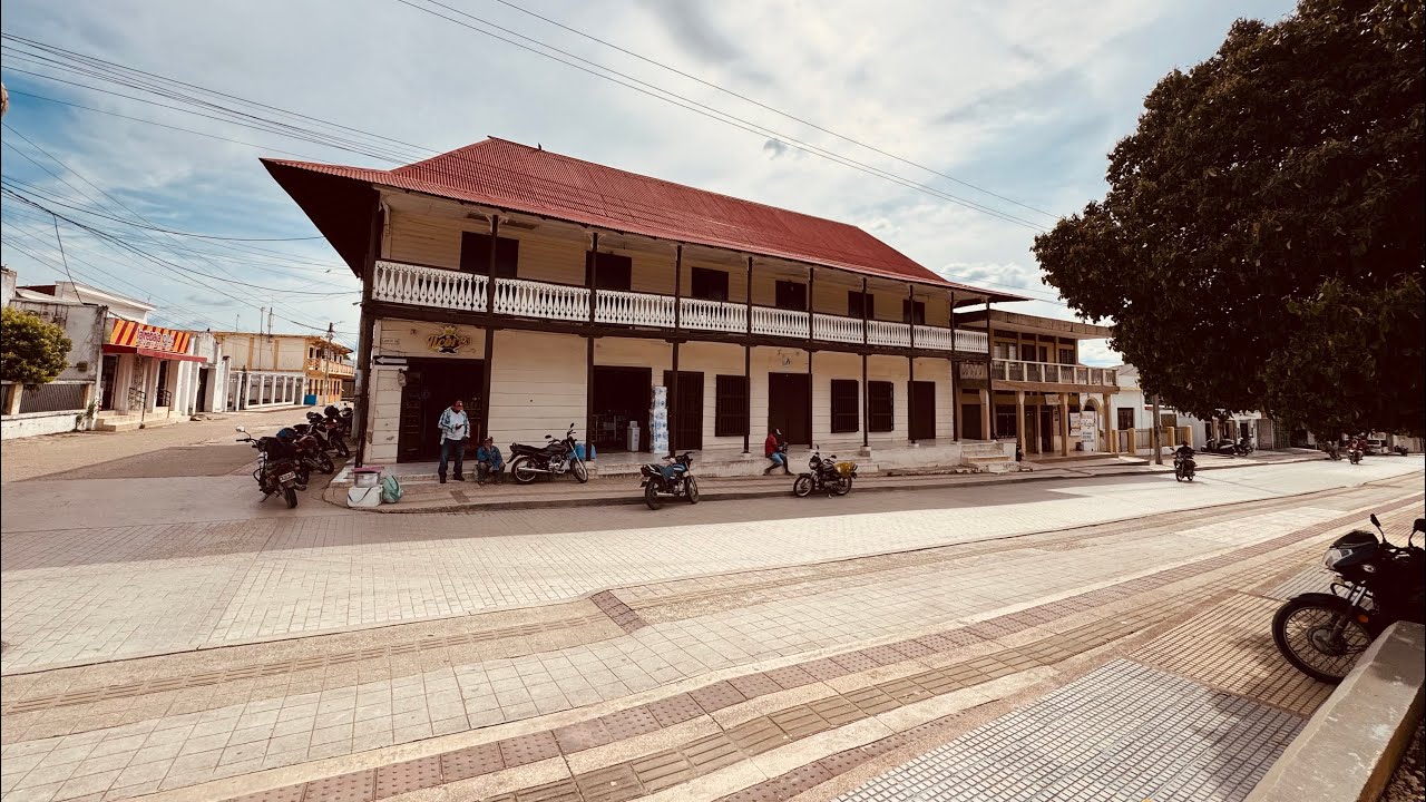 Since: por las calles donde jugó en su infancia García Márquez, Sucre, Colombia.