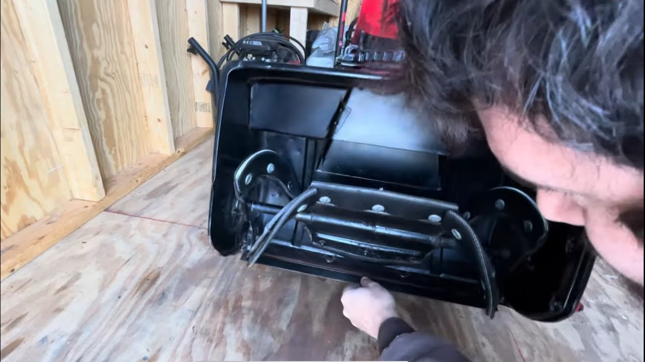 Adjust Scraper Blade on Honda HS621 Single Stage