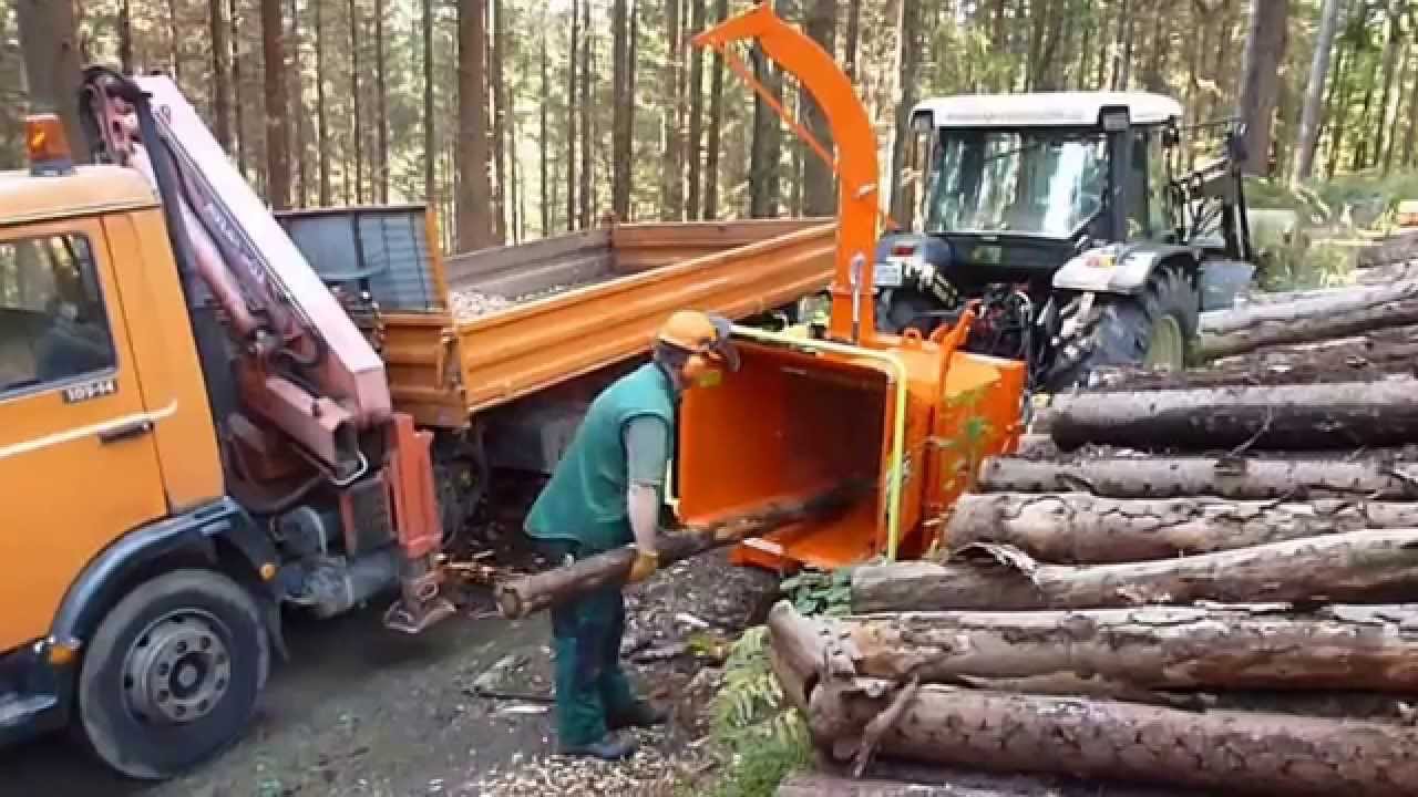 Holzh&auml;ckseln mit 27 cm-Profih&auml;cksler PC STAL 270 SEH (ex 942) aus D&auml;nemark. 1.Probelauf