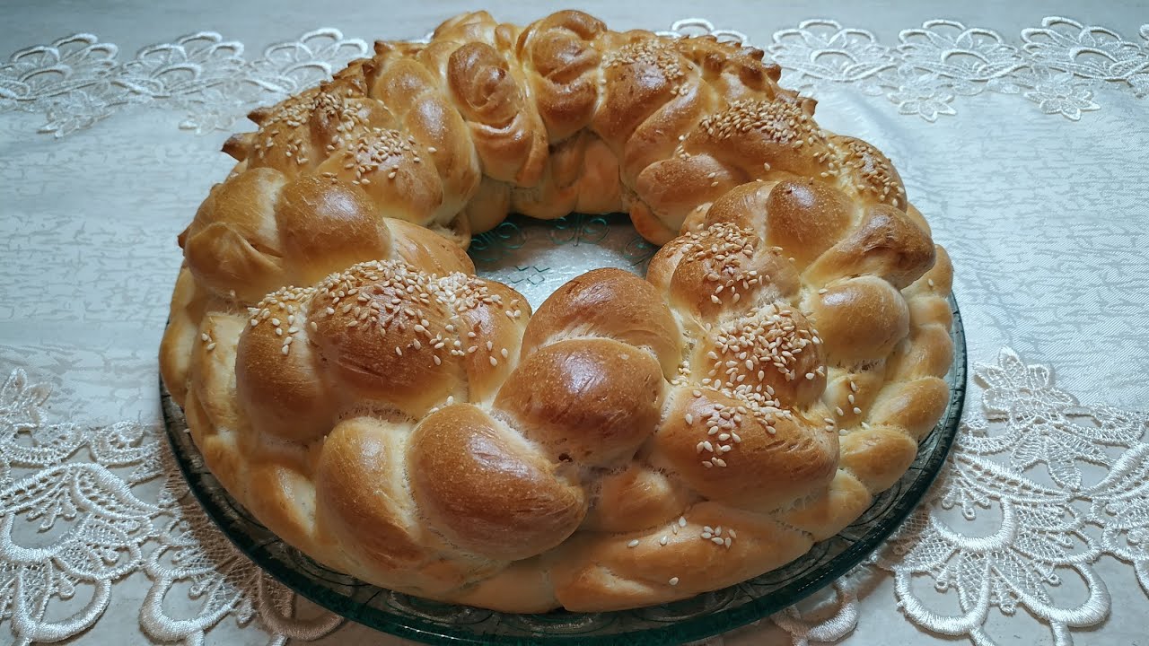 Corona di Pane intrecciato. / Colac Moldovenesc /