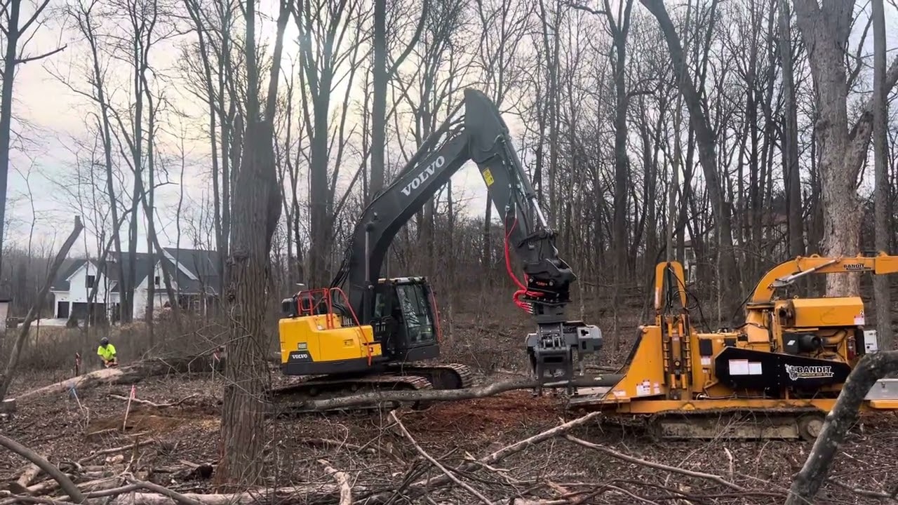 Ryan’s Equipment 5080 grapple saw cutting and feeding a chipper