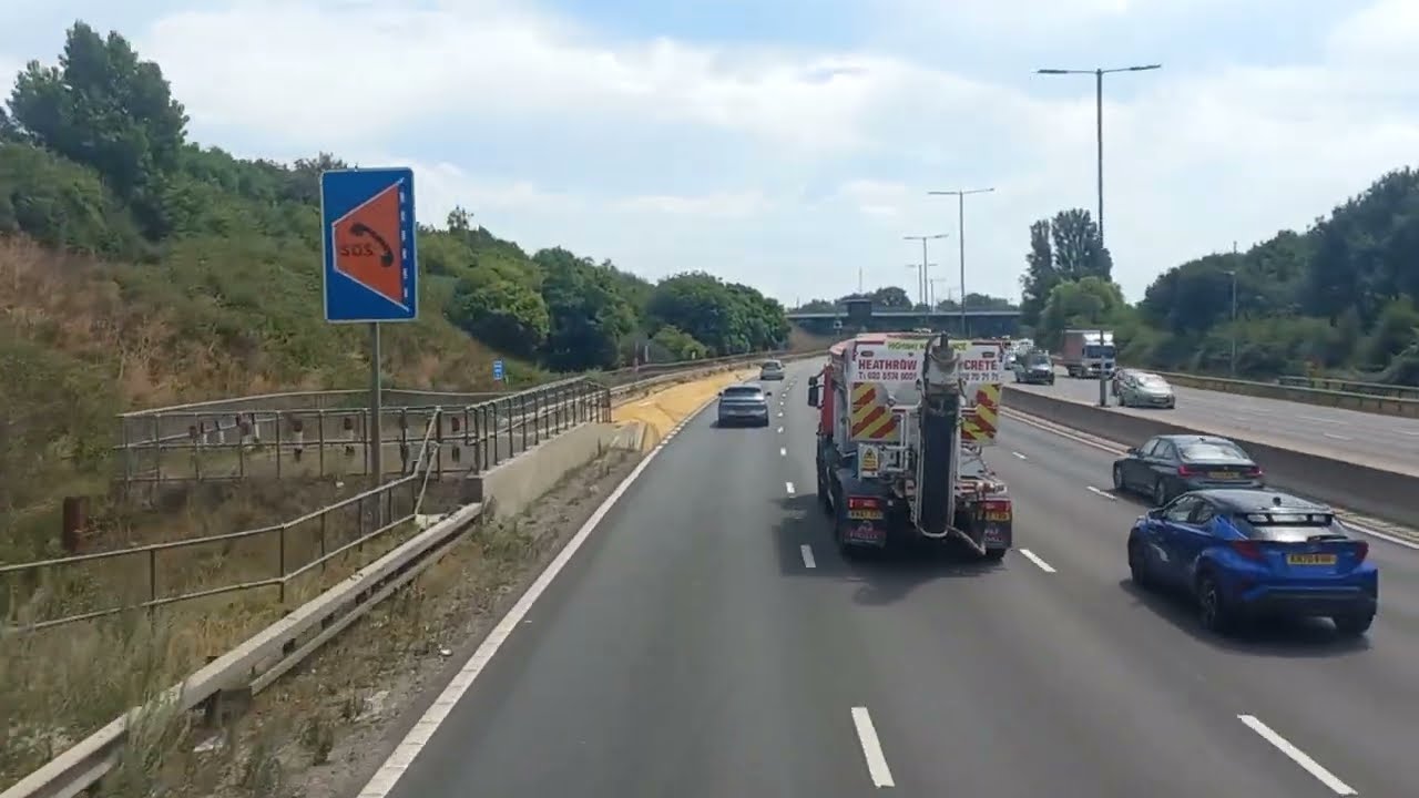Vlog 46 Part 1: An eastward journey on the M4 motorway onboard RML 2480