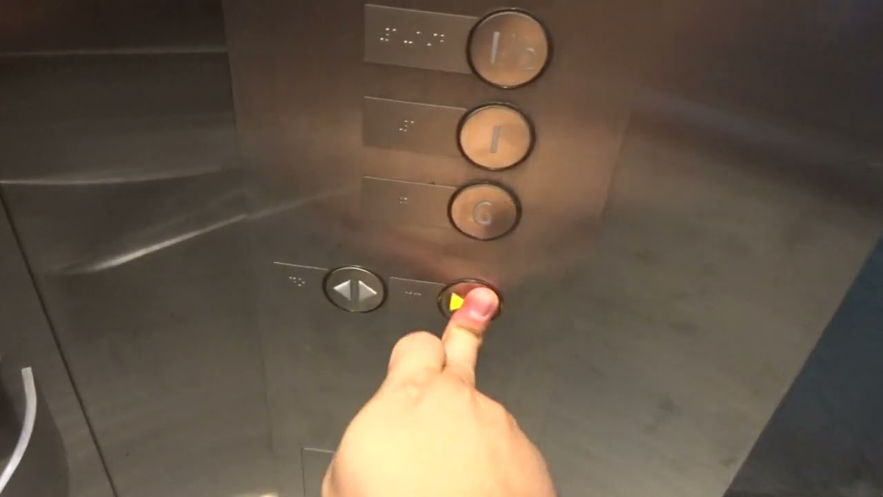 MITSUBISHI ELECTRIC ELEVATOR / LIFT 2 STANDARD 2 @ CENTRAL PINKLAO KRUNG THEP THAILAND [SOUTH]