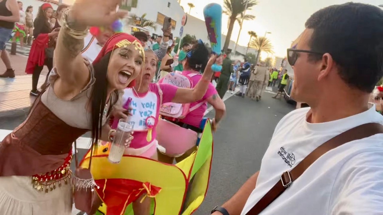 🚨CABALGATA DEL CARNAVAL EN DIRECTO | MASPALOMAS 🎭🔥 &iexcl;Ambientazo en la calle!