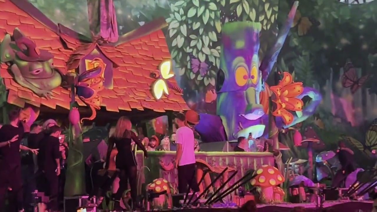 Fleur Shore @ ELROW Bucharest 2023
