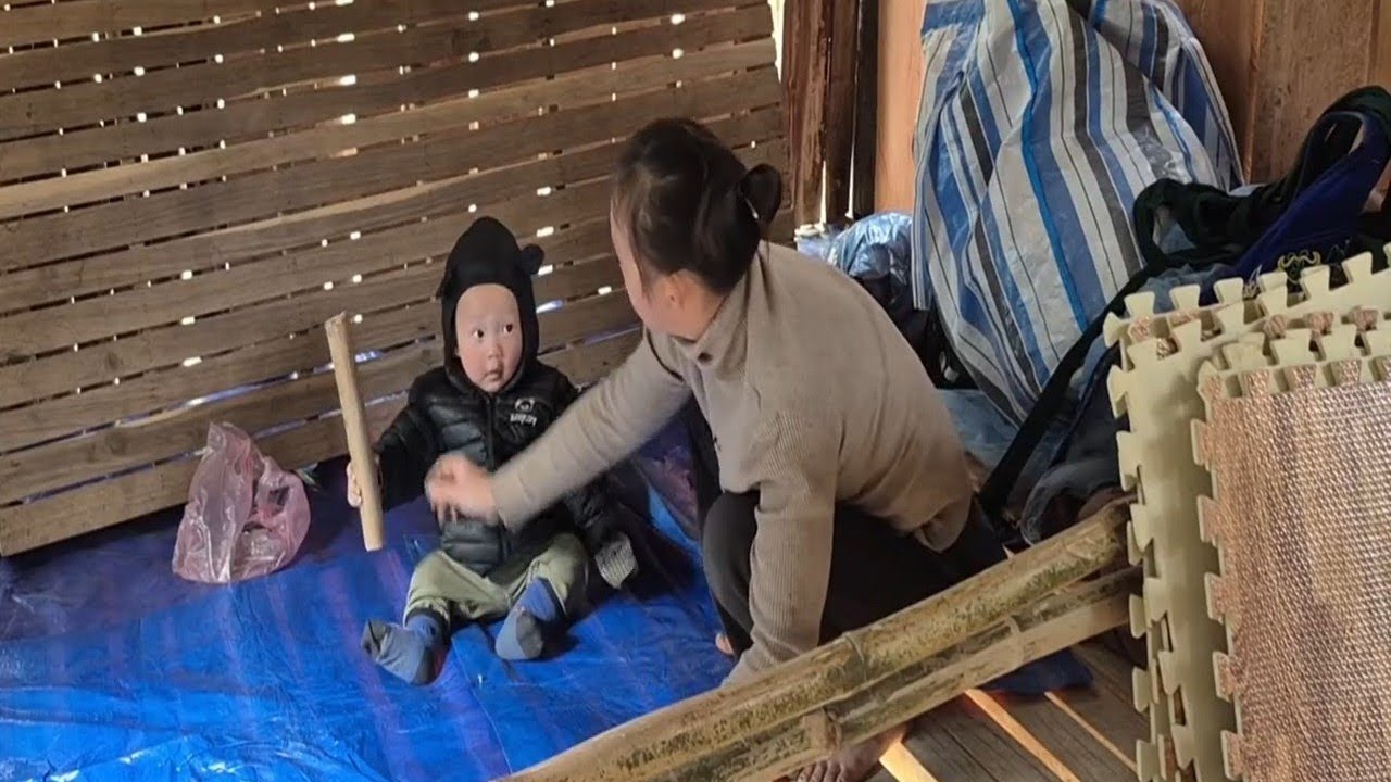 Single Mother Ly Thi Hoa Insulates Her Home With Corrugated Iron and Fabric