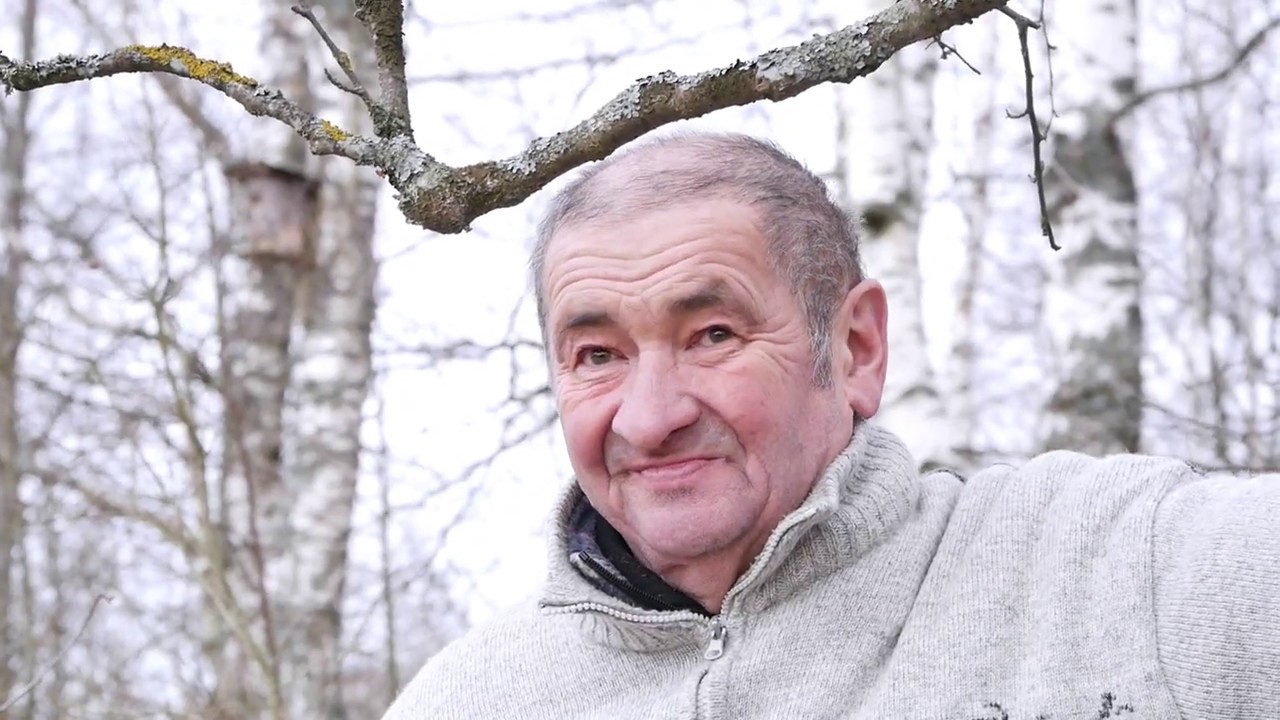Bērzu sulu tecināšana /// dziednieks-pirtnieks Ziedonis Kārkliņš