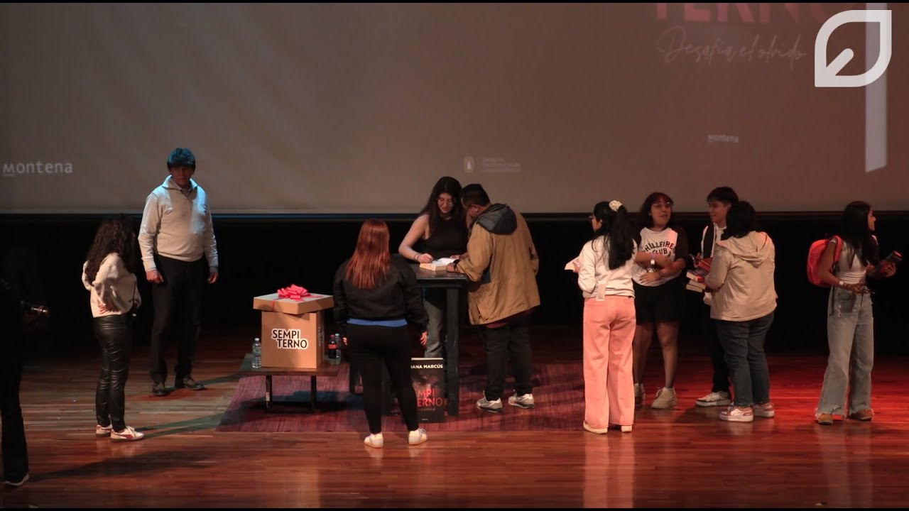 Presentación editorial, charla y firma de libros con Joana Marcús.