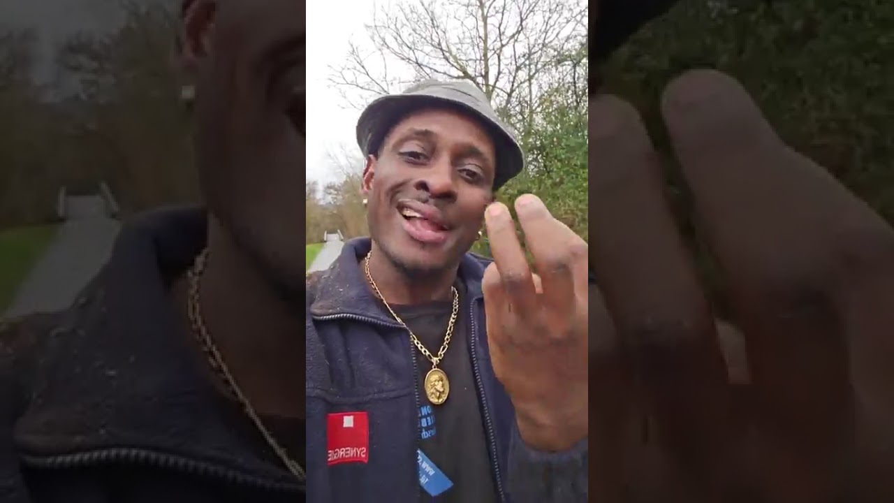 Homis goci sta sima maquina de café