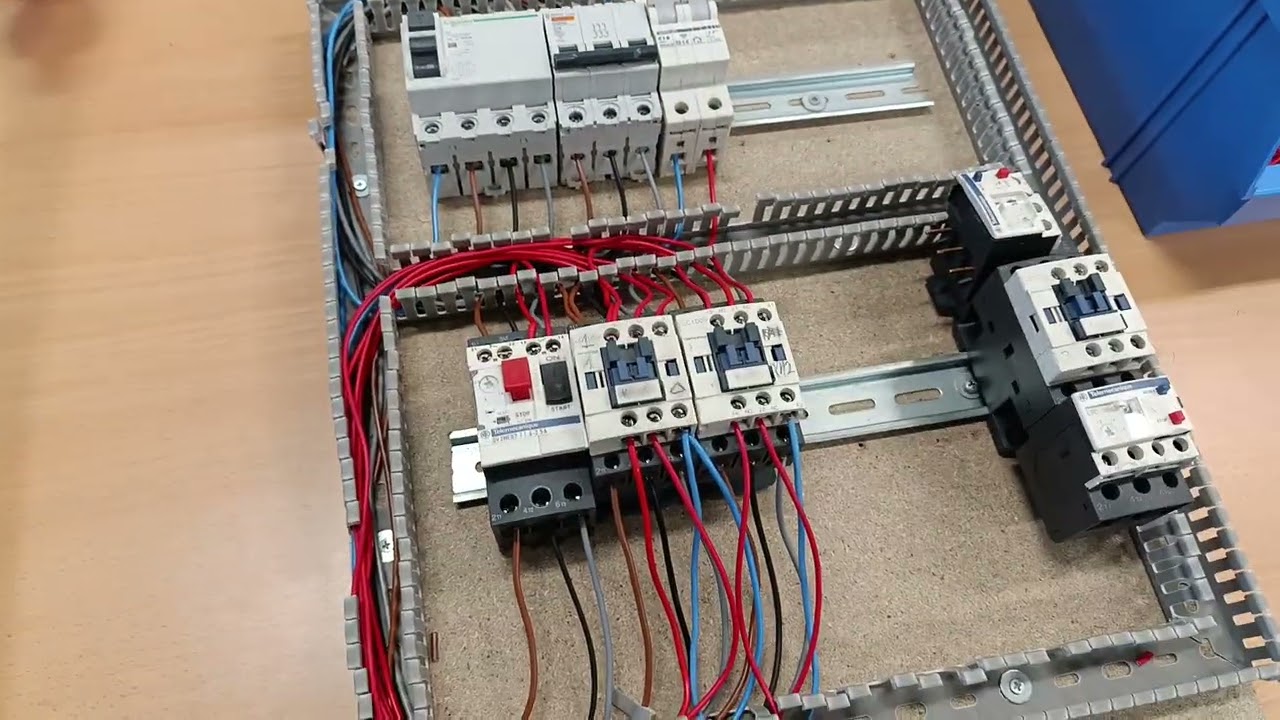 Cuadro eléctrico simulación de un puente grúa