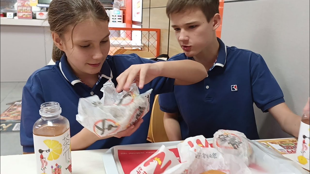 Что едят наши дети в Китае. Вредно? Или иногда можно?