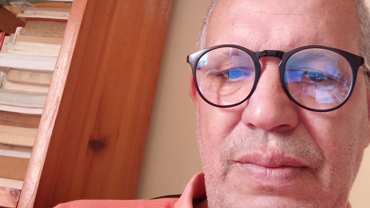 الكوميدي يسار موضوعا للامتحان