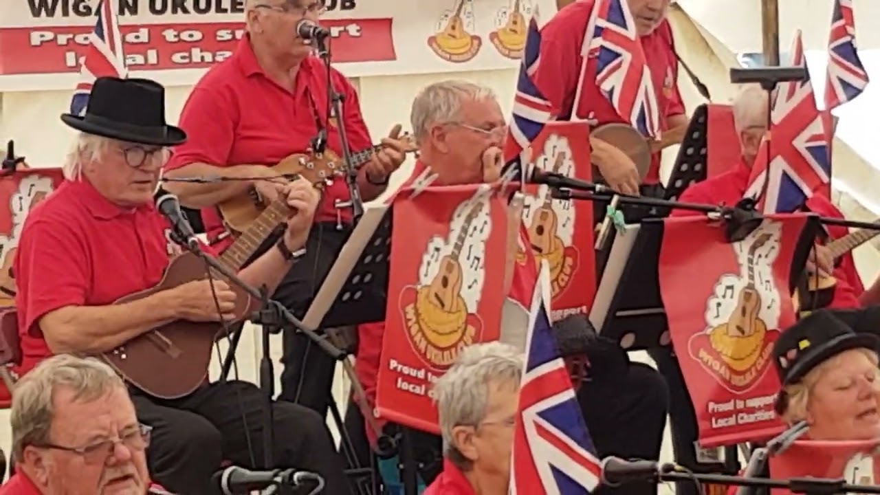 Wigan Ukulele Club at Fylde Vintage Show 2022