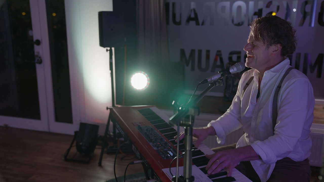 Simon Fetzer interpretiert BROKEN WINGS von Mr. Mister