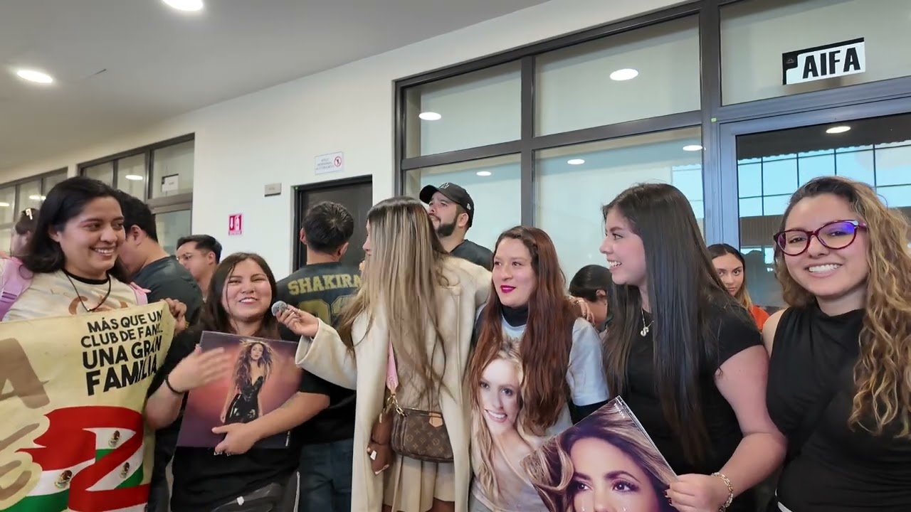 ¡Fan Cumple el Sueño de su Vida! Shakira lo Abraza en su Regreso a México @karencasillass