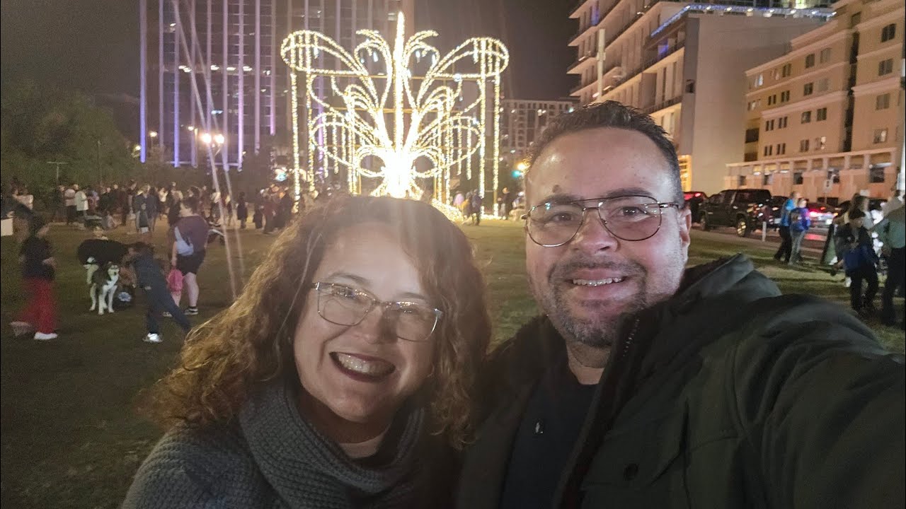 Rving to the Sunset fue a Lake Eola en Orlando Para ver las luces de Navidad y el Farmers Market.