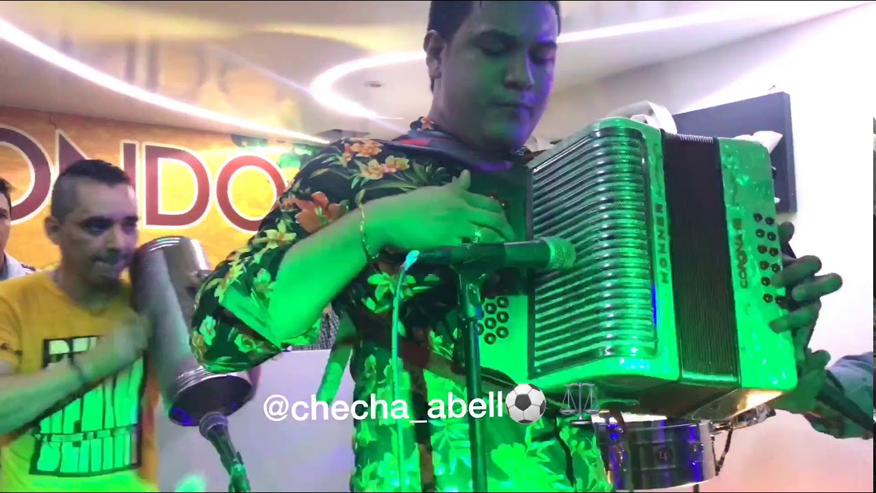 Parrandas! Gran presentación del acordeonero JUNIOR LARIOS...