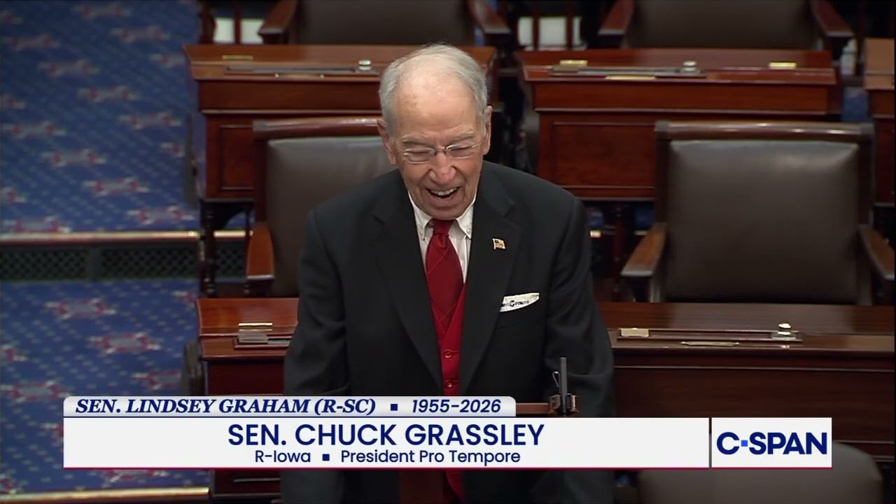 Sen. Chuck Grassley (R) pays tribute to Sen. Lindsey Graham