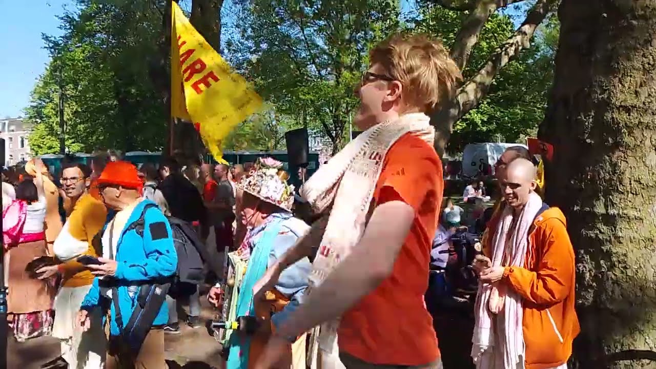 King's Day in Nederland. Harinama.