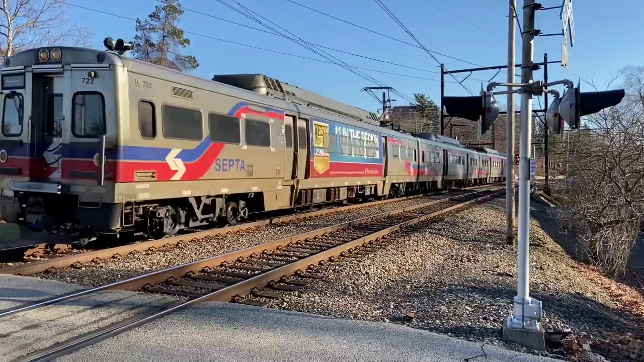 Акция SEPTA Regional Rail на станции Дженкинтаун-Уинкот. 20.12.2019