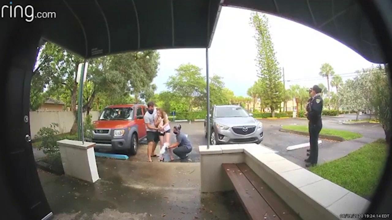 Florida, va in ospedale per partorire: la bambina nasce nel parcheggio