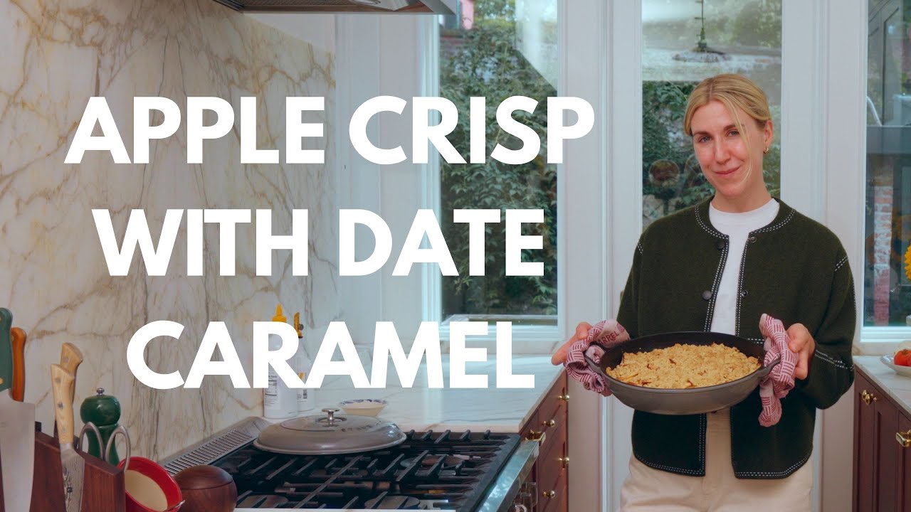 Apple Crisp with Date Caramel | A very fall-themed dessert (and a fail-proof crumble recipe!)