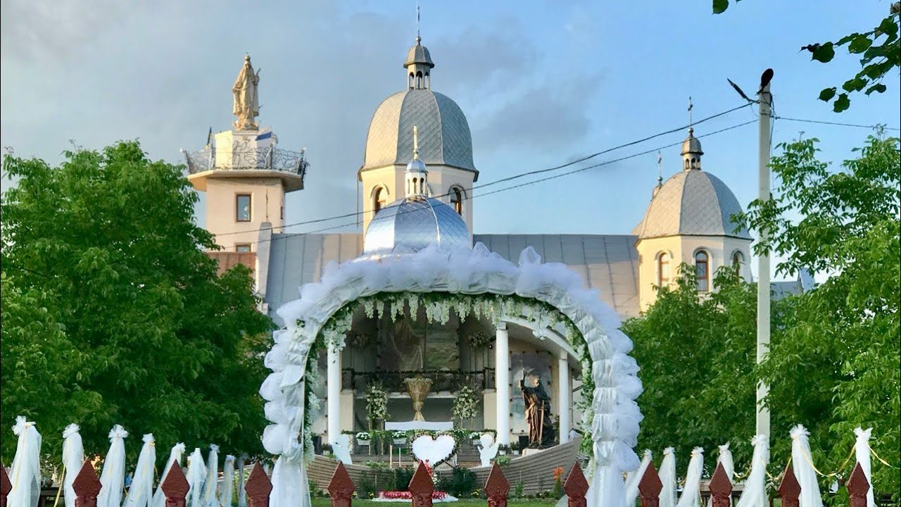 Свята Літургія в храмі Святих Верховних Апостолів Петра і Павла (м.Львів, Рясне-1)