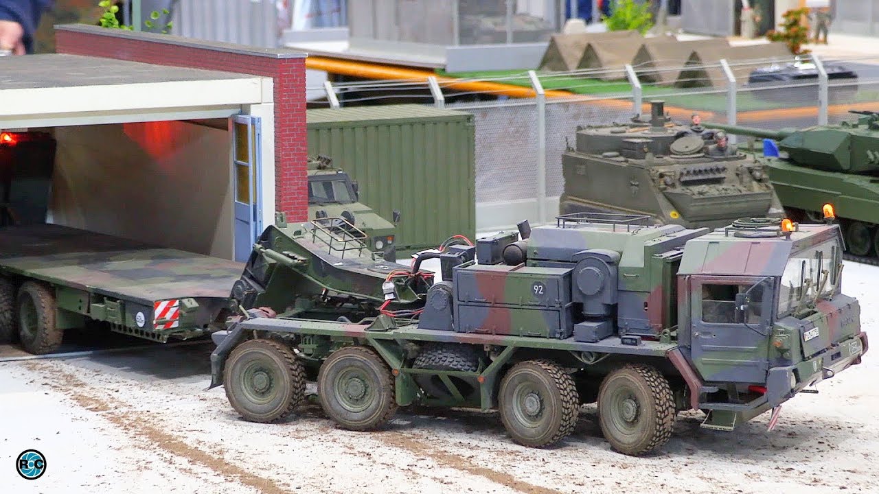 Does the RC MILITARY TRUCK fit in the garage? ⛔️