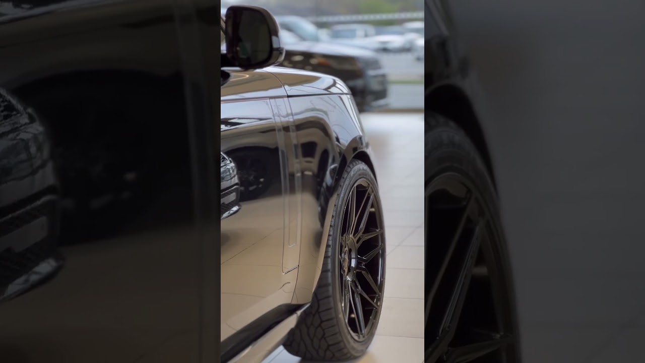 Black 2023 Range Rover SE on Bespoke 24” Gloss Black Giovanni Wheels🖤 