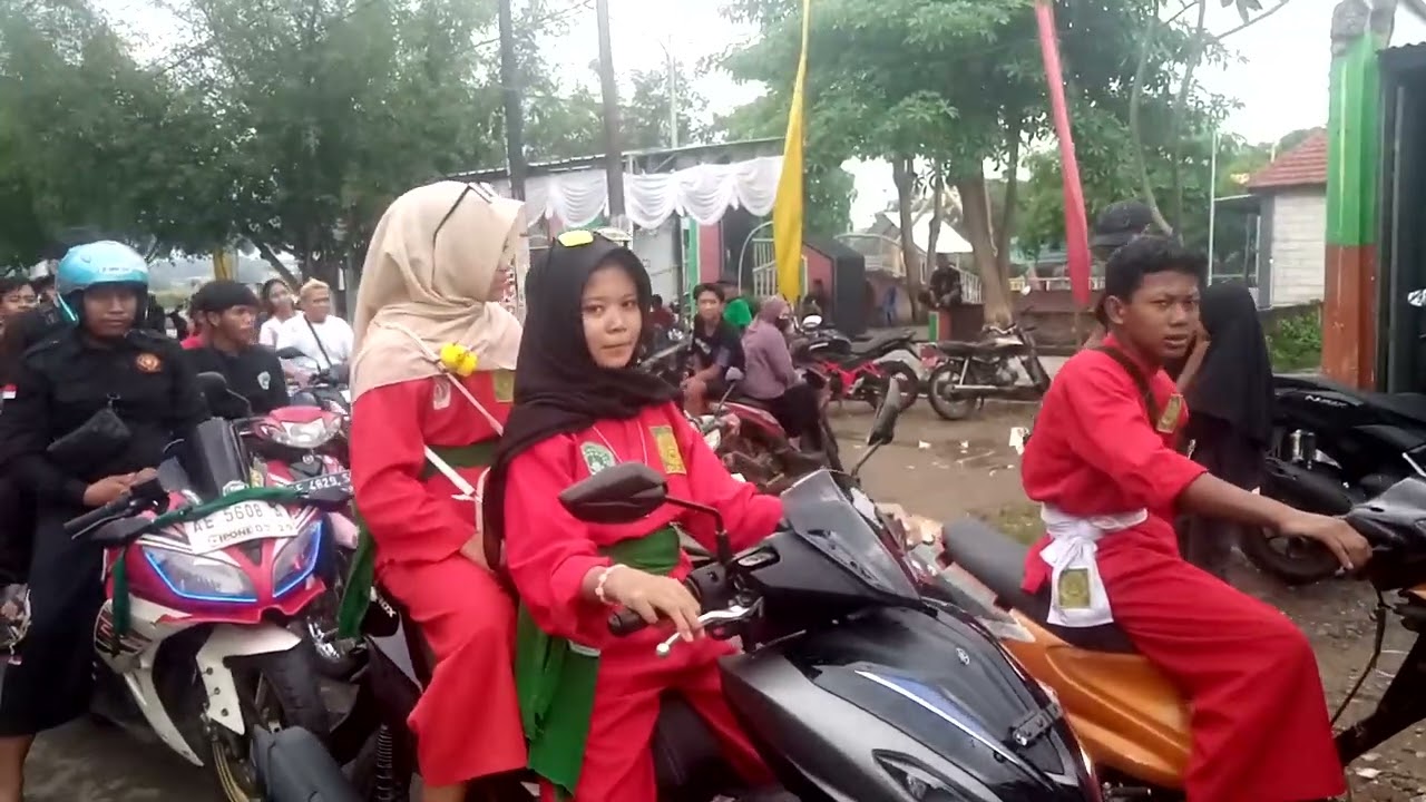MERINDING ,,,RIBUAN PESILAT IKUT KARNAVAL JOYONEGORO PONOROGO