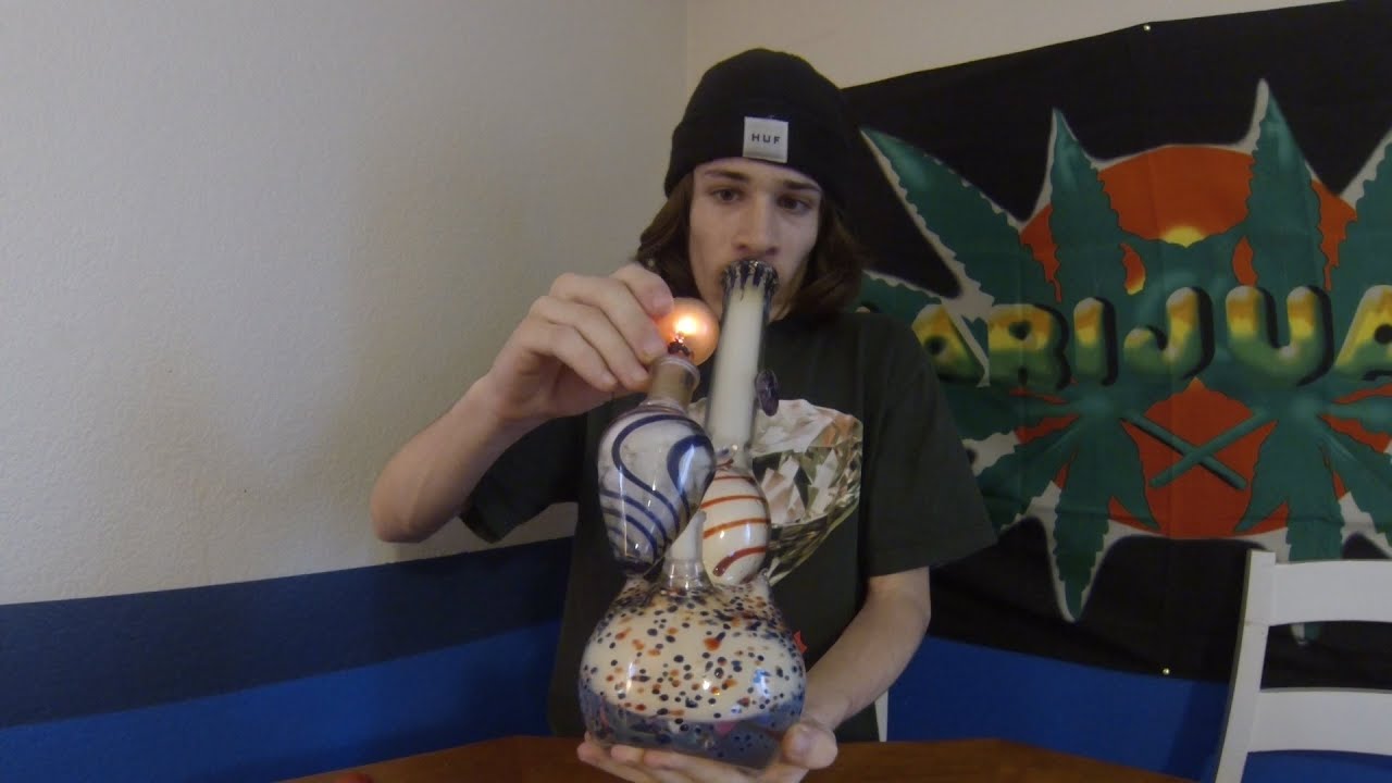 ANOTHER HALF GRAM BONG RIP!