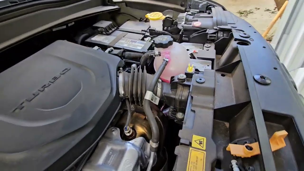Verificando o nível de óleo do Renegade Trailhawk 1.3 Turbo Gasolina após 10.000km de vida.