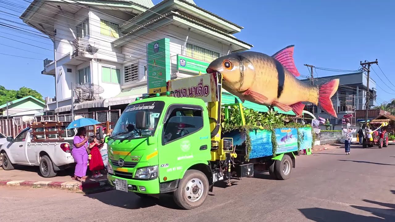 ขบวนแห่เทศกาลปลาลุ่มน้ำสงคราม ประจำปี 2568