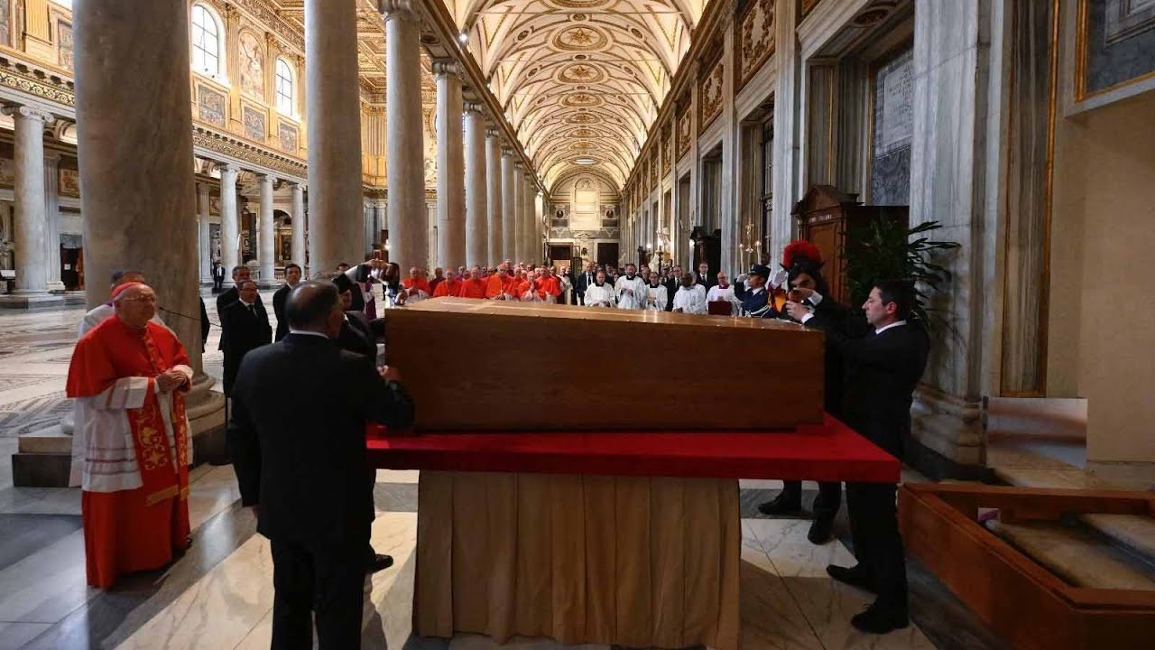 Cerimónia privada do sepultamento do Papa Francisco. Veja as imagens