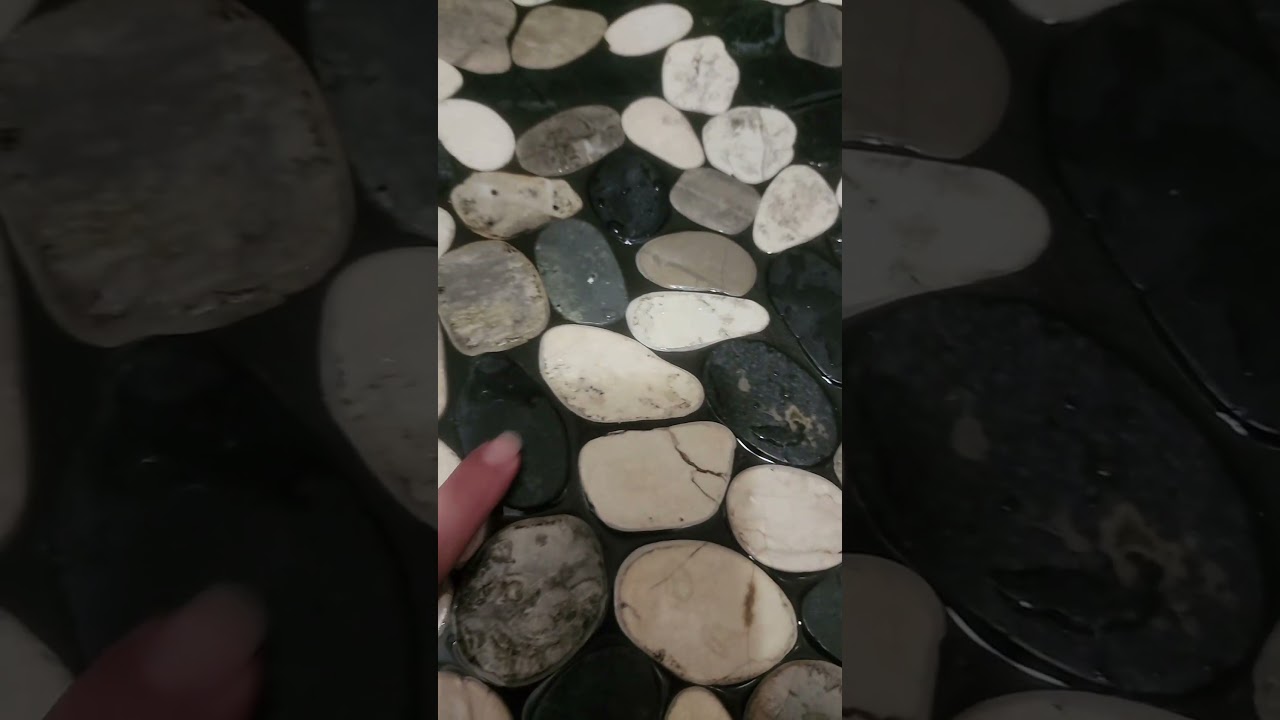 Как безопасно чистить каменную душевую кабину