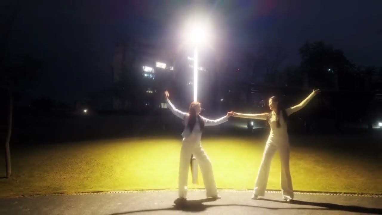 Who can help us with the flowers#Understand the spring with your best friend.#Singin in th