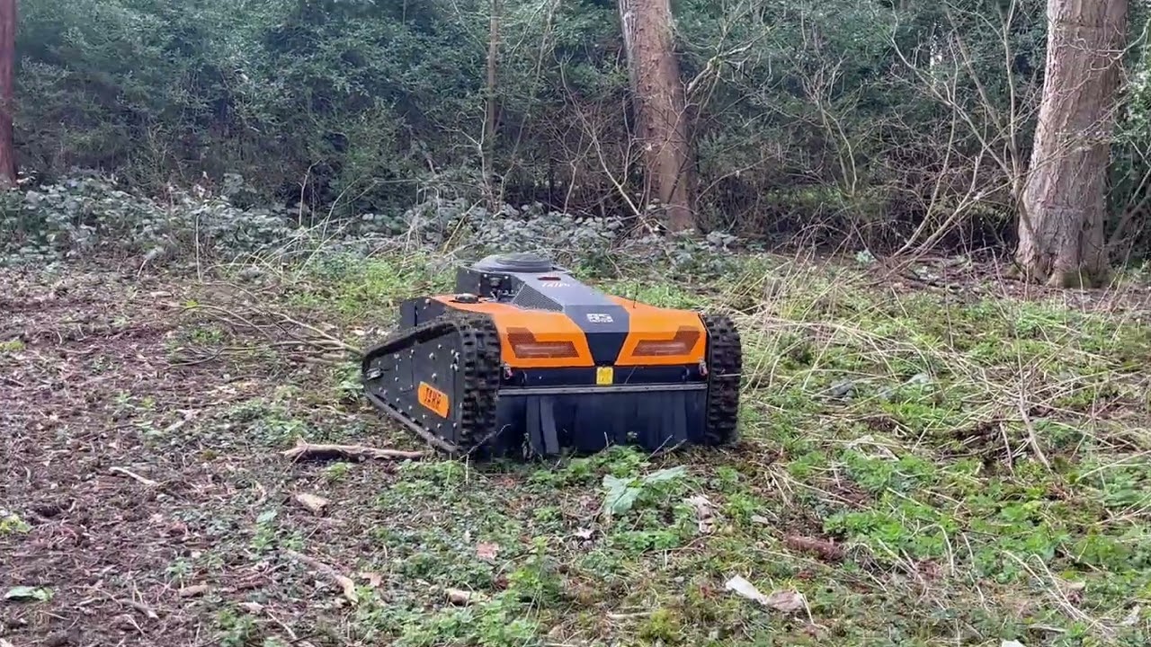 Testing the new AS motor 900 TAHR remote control slope mower