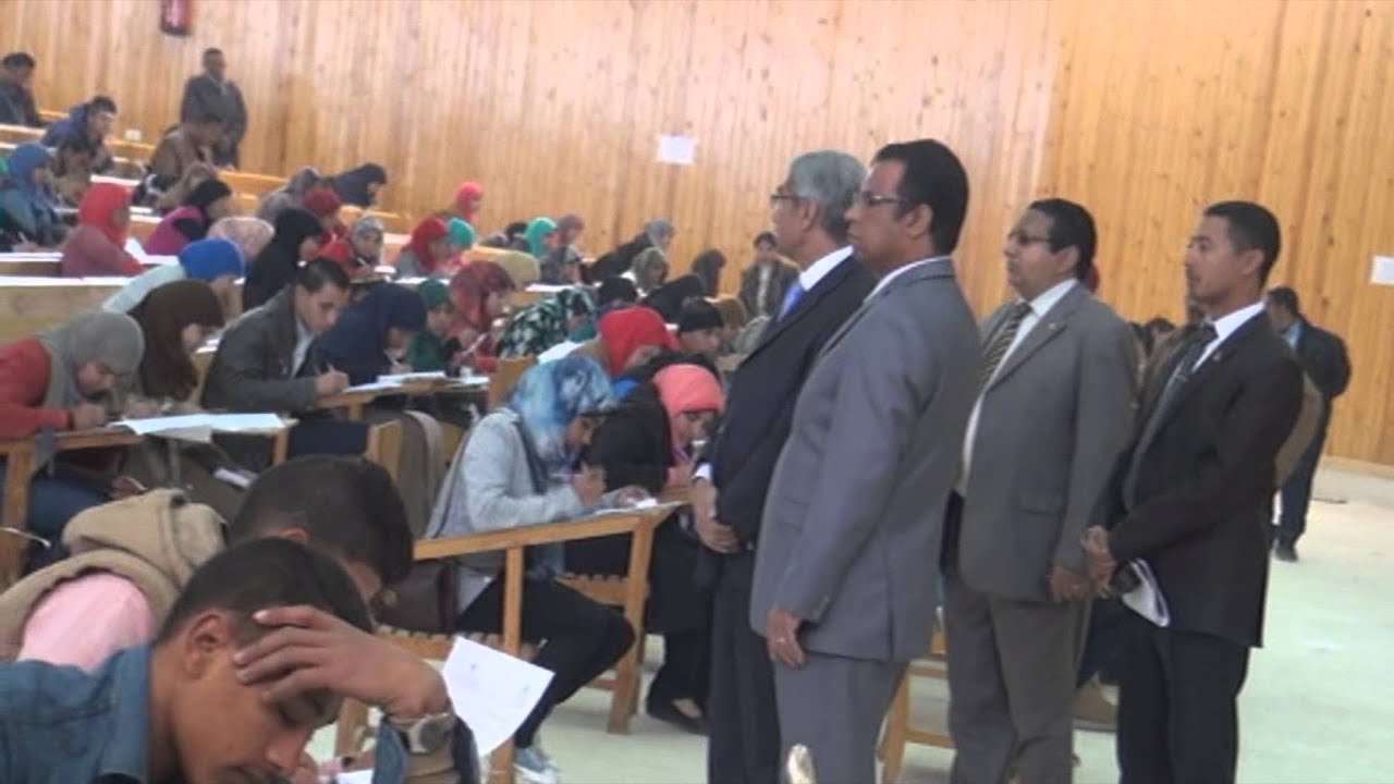 رئيس جامعة جنوب الوادي يتابع امتحانات الفصل الدراسي الاول