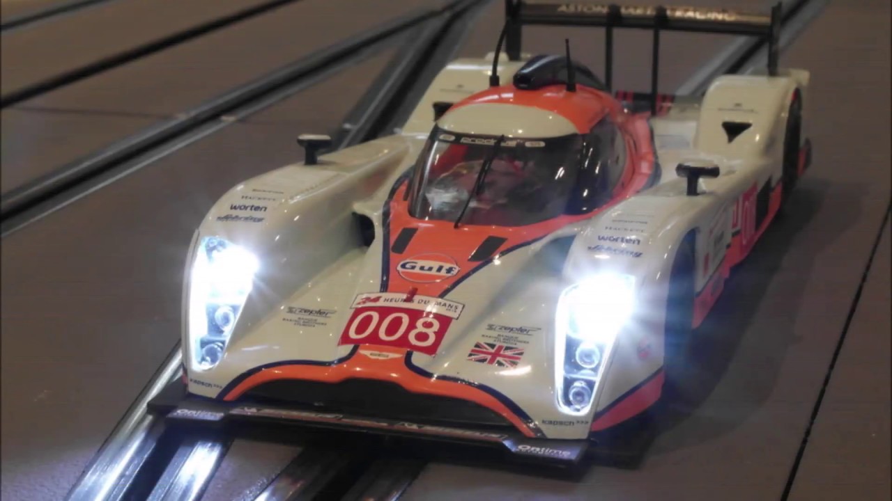 Slot.it CA31C Aston Martin DBR1-2 #8 Gulf Analog / Carrera Digital 132