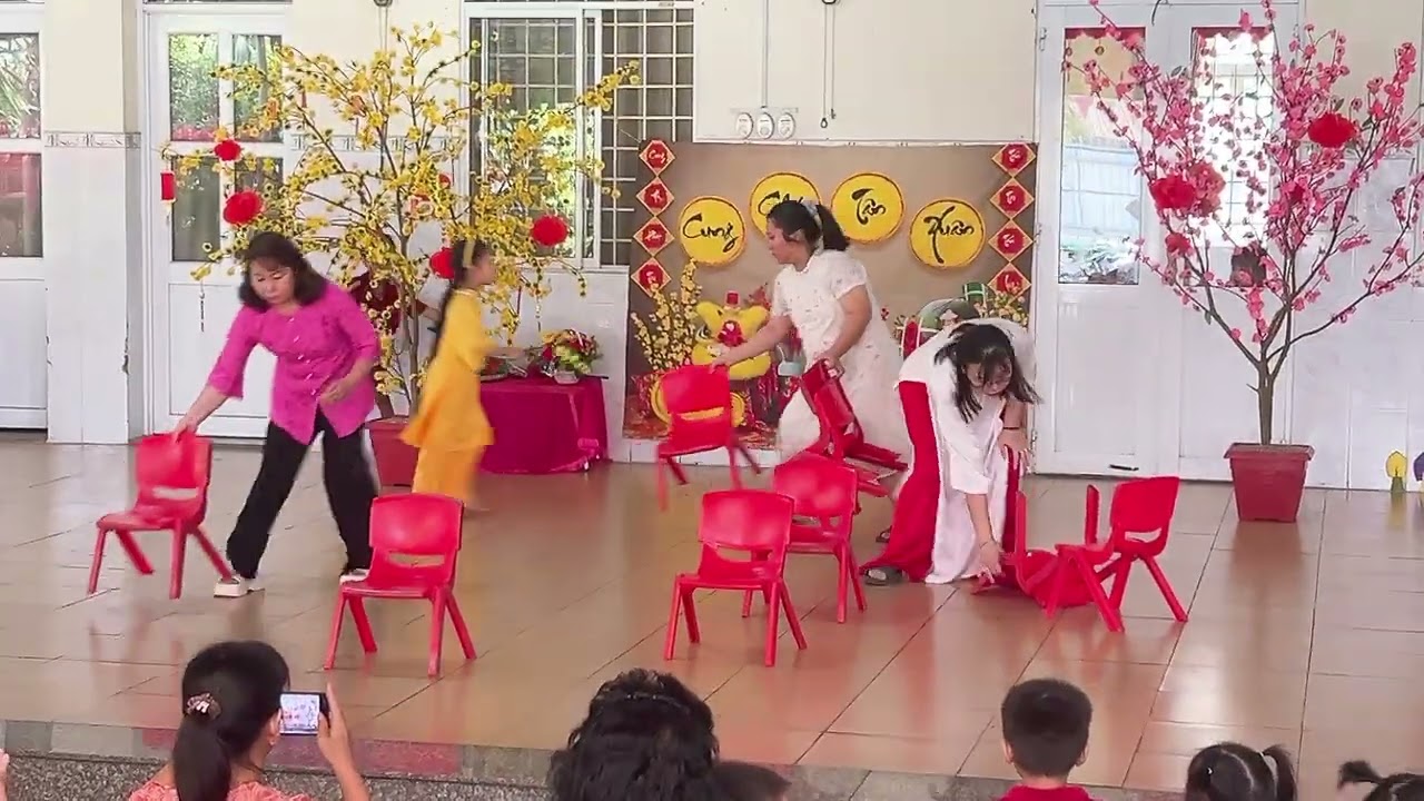 Kịch về quê ăn tết krixi