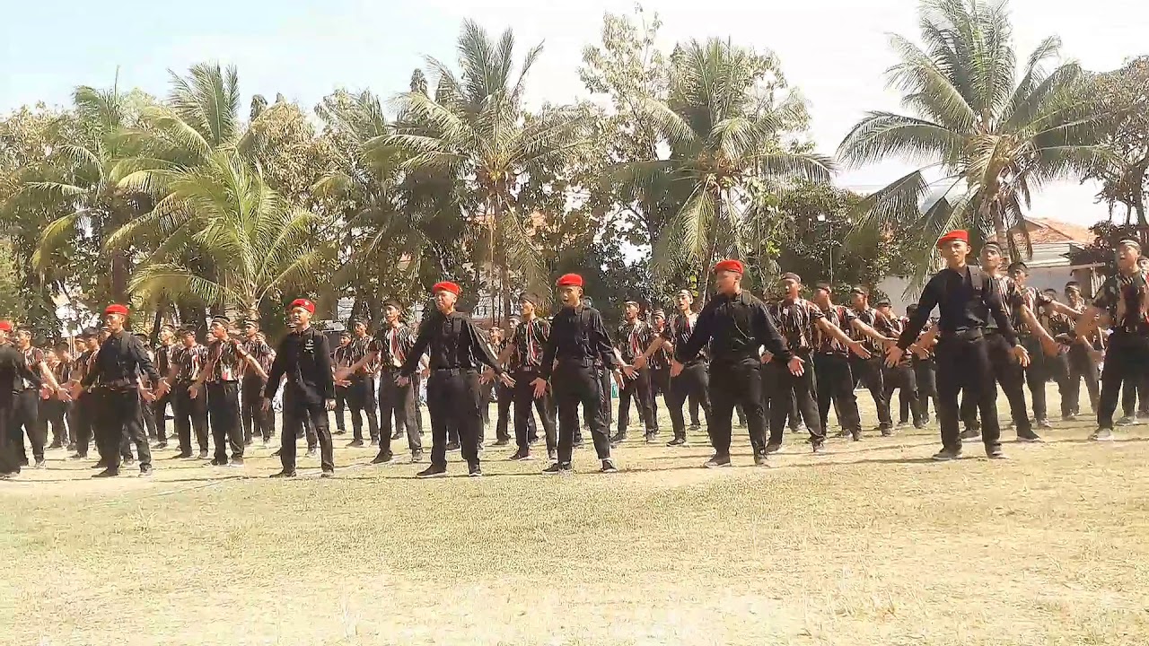 Aksi Heroik Pasukan Kopas Alpen Dalam Rangka Apel Tahunan Di PP Al Amien Prenduan