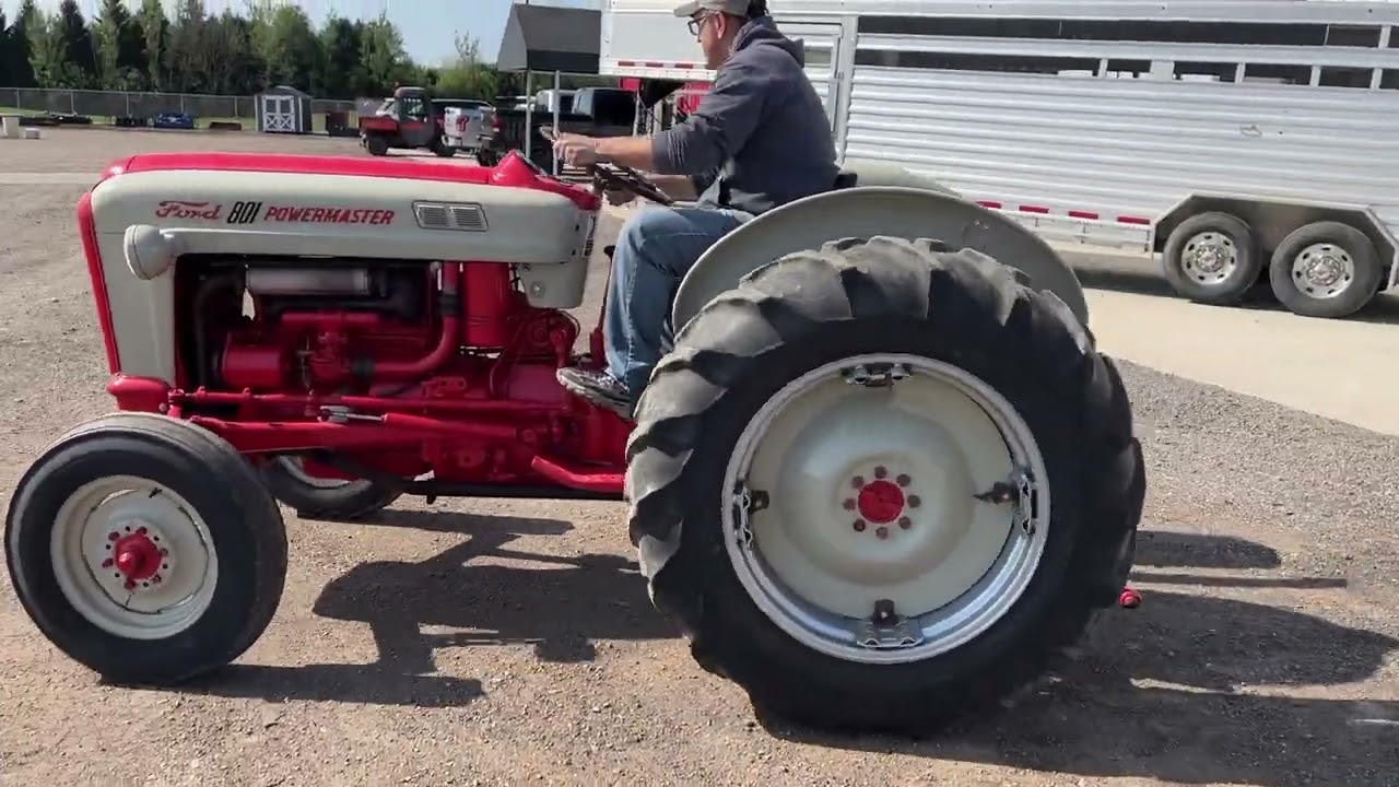 Ford 801 Powermaster 801 2WD Tractor